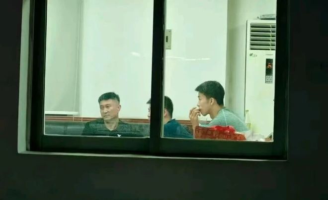 记者：特尔施特根接近永久转会加盟阿贾克斯